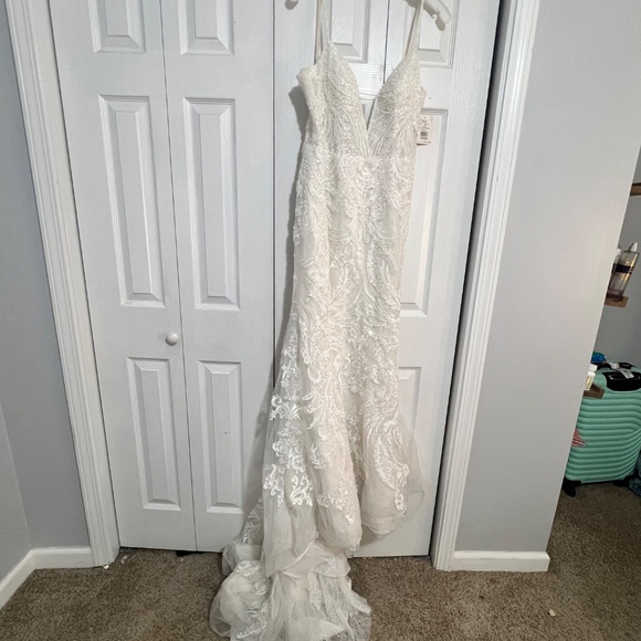 Galina Signature SWG941 trumpet wedding dress - Picture 4 of 12